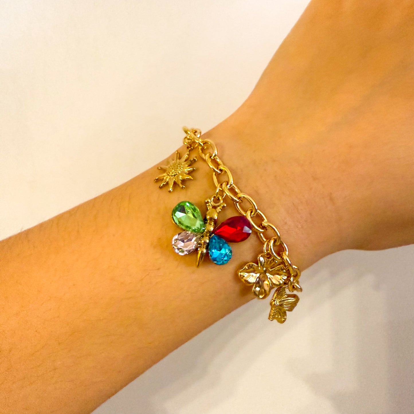 Pulsera Charms Aurora (Mariposa + Sol + Hojas)