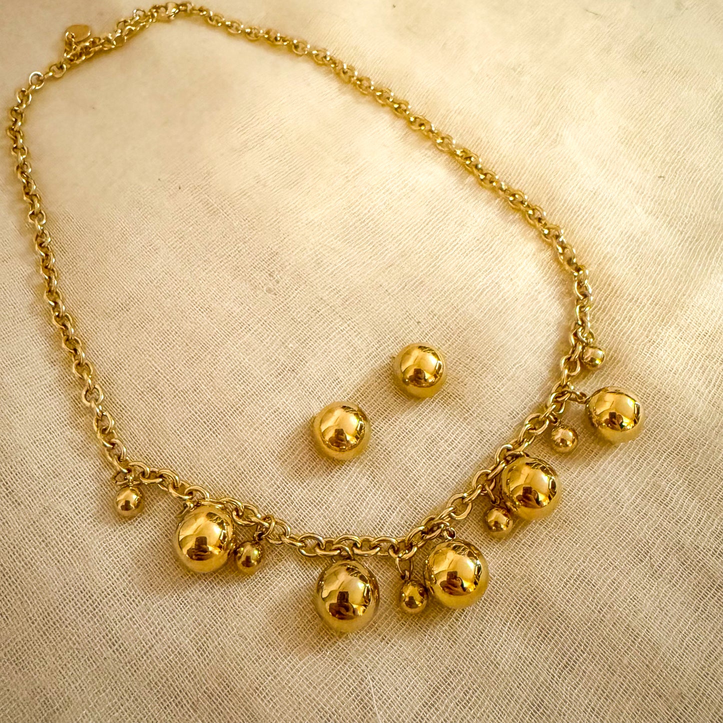 Look Elin（collar bolita+ pulsera + pendiente bolita）