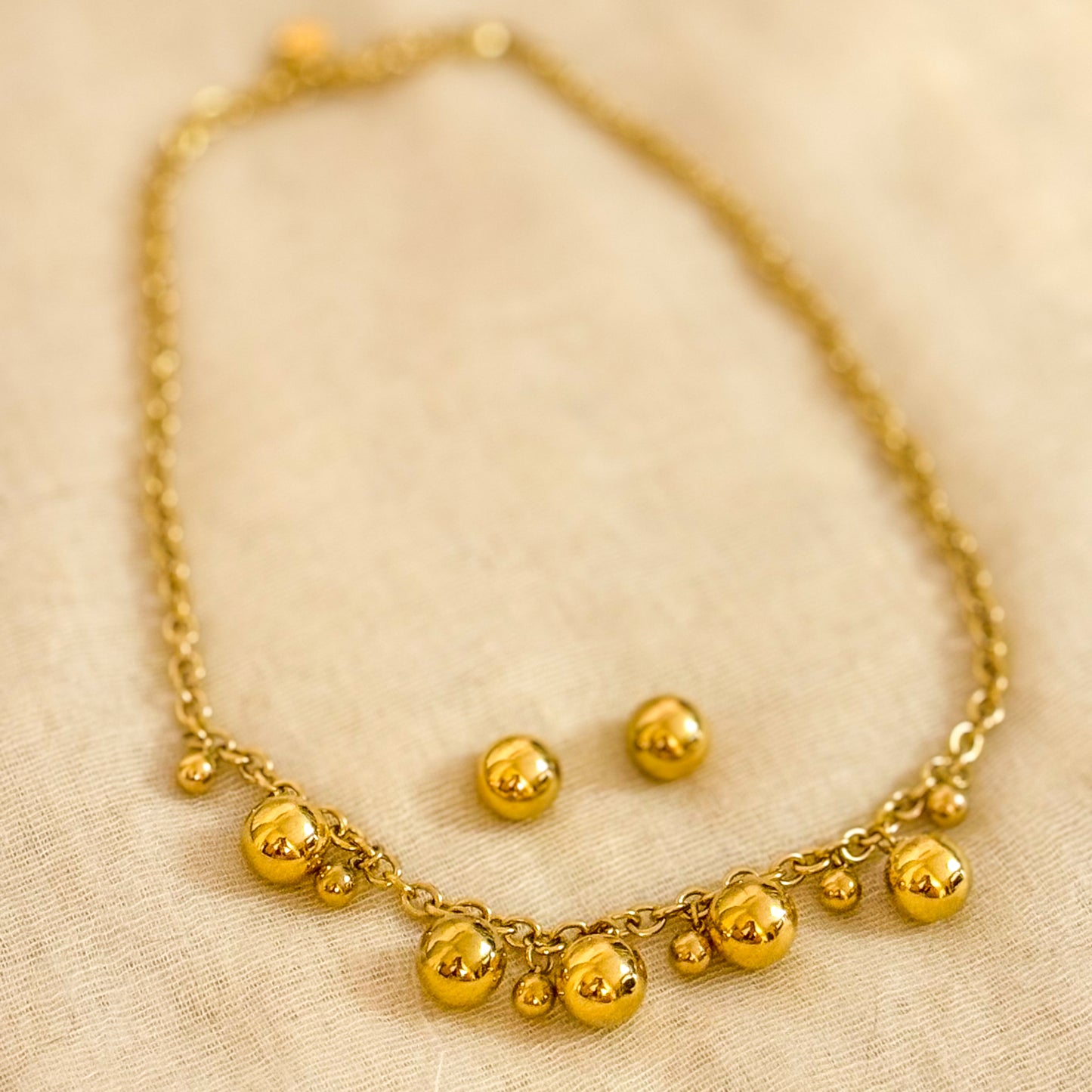 Look Elin（collar bolita+ pulsera + pendiente bolita）