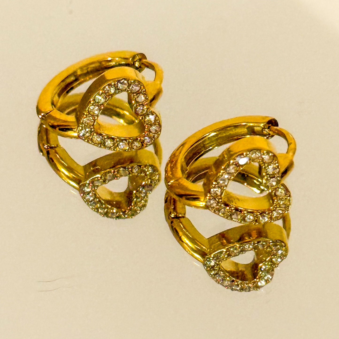 Pendientes Corazón Brillo Infinito（Dorado + Circonitas）