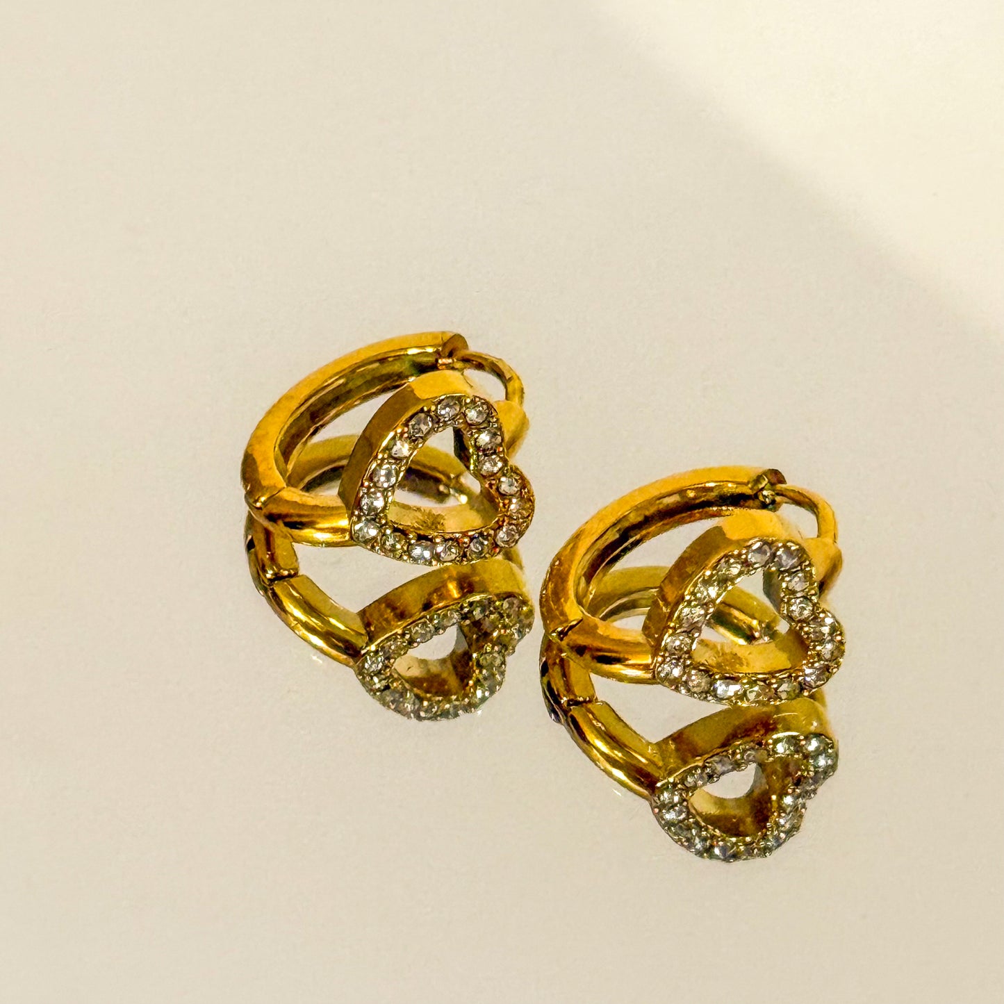 Pendientes Corazón Brillo Infinito（Dorado + Circonitas）