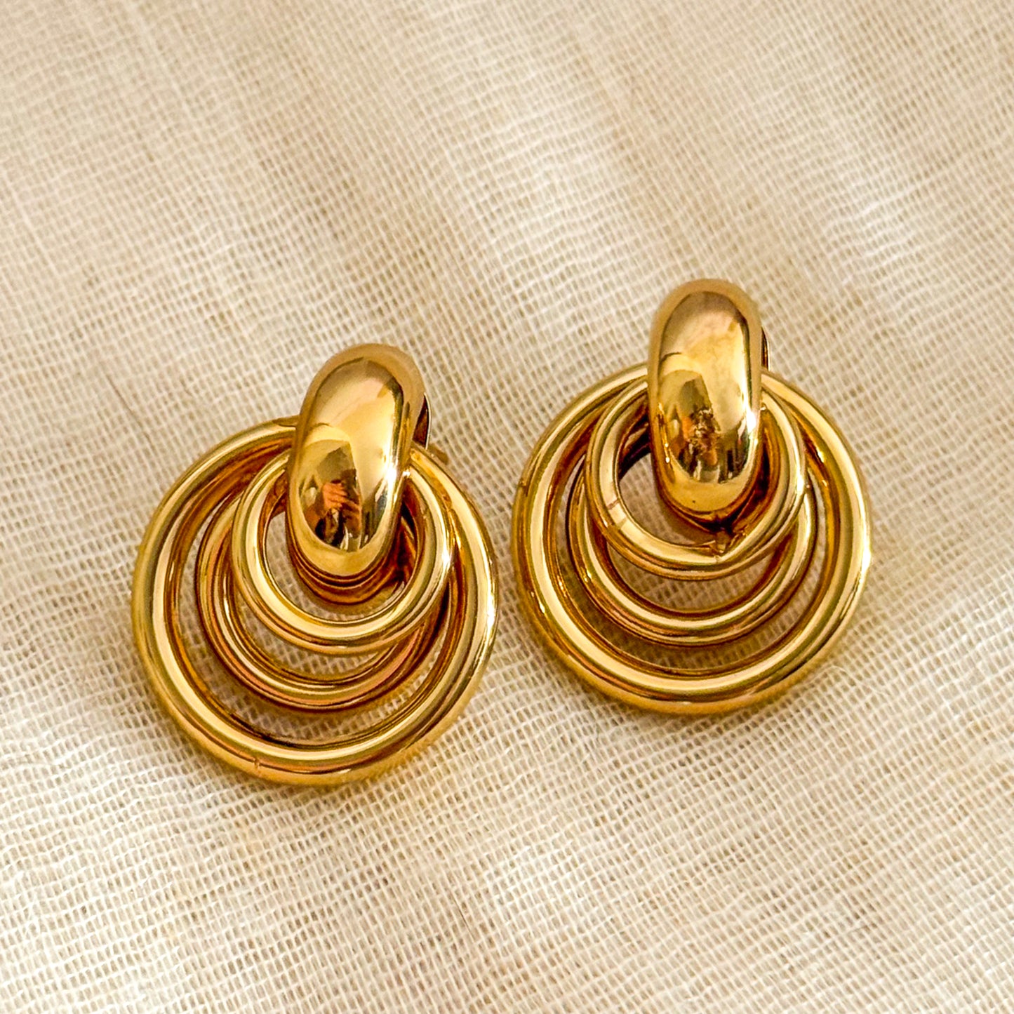 Pendientes Órbita (Aros Dorados Entrelazados Pulidos)