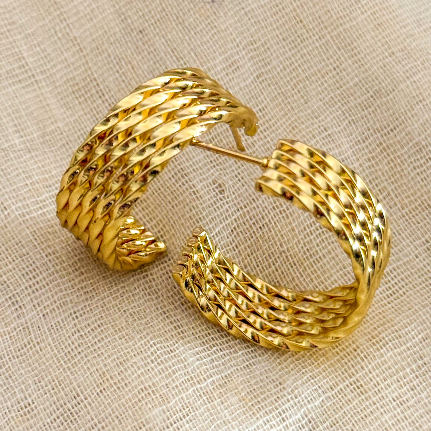 Pendientes Trama Dorada (Aros Dorados Texturizados Anchos)