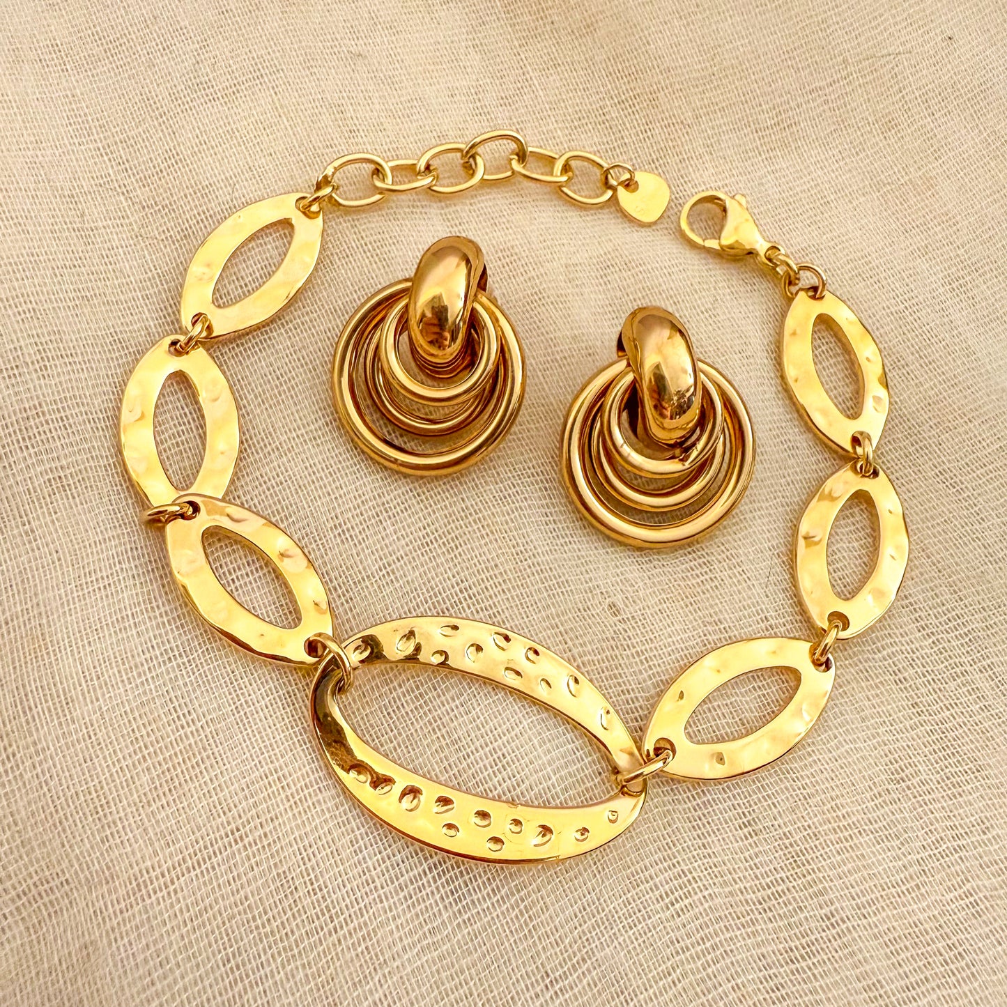 Pulsera Equilibrio Dorado  （Geométrica de Óvalos Texturizados）