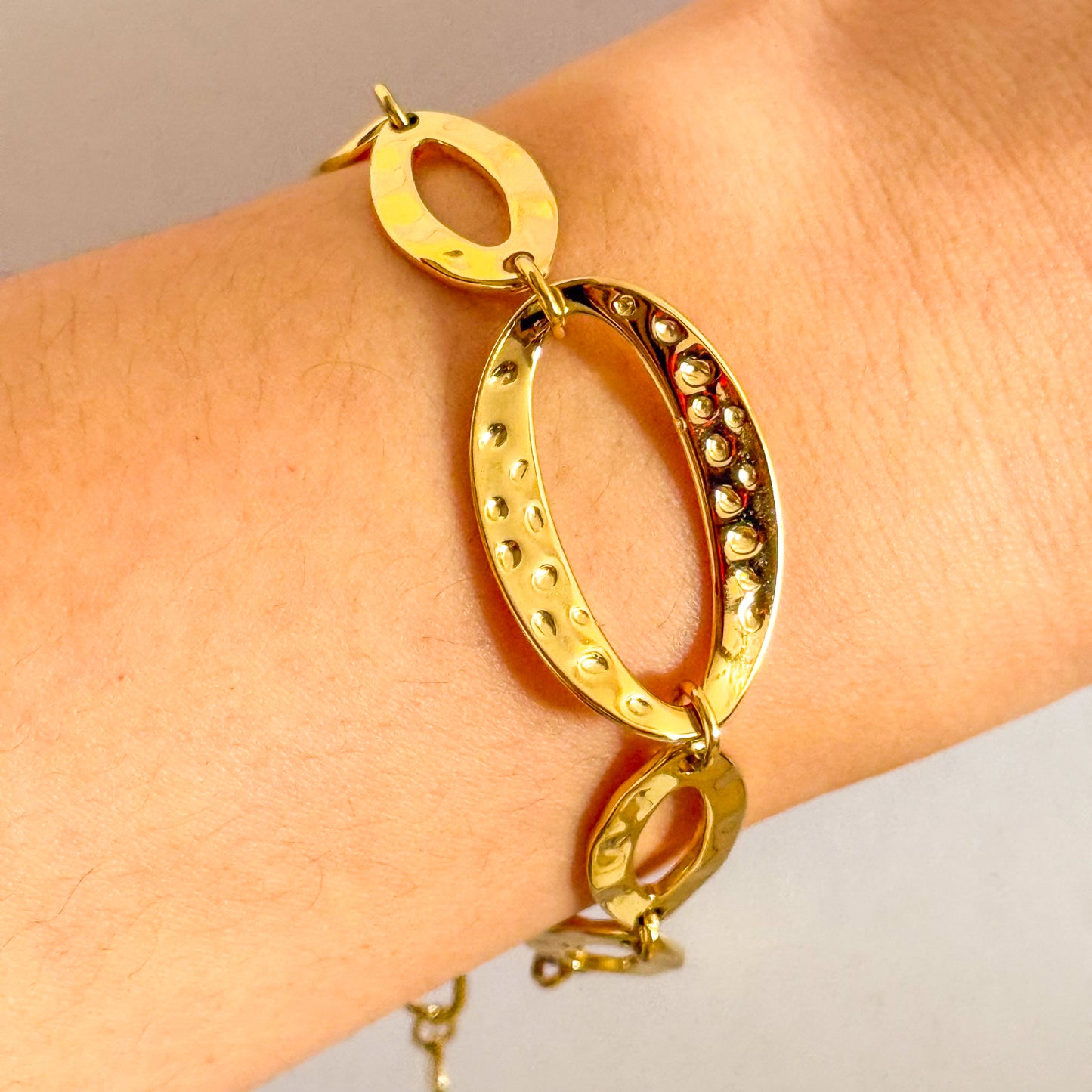 Pulsera Equilibrio Dorado  （Geométrica de Óvalos Texturizados）