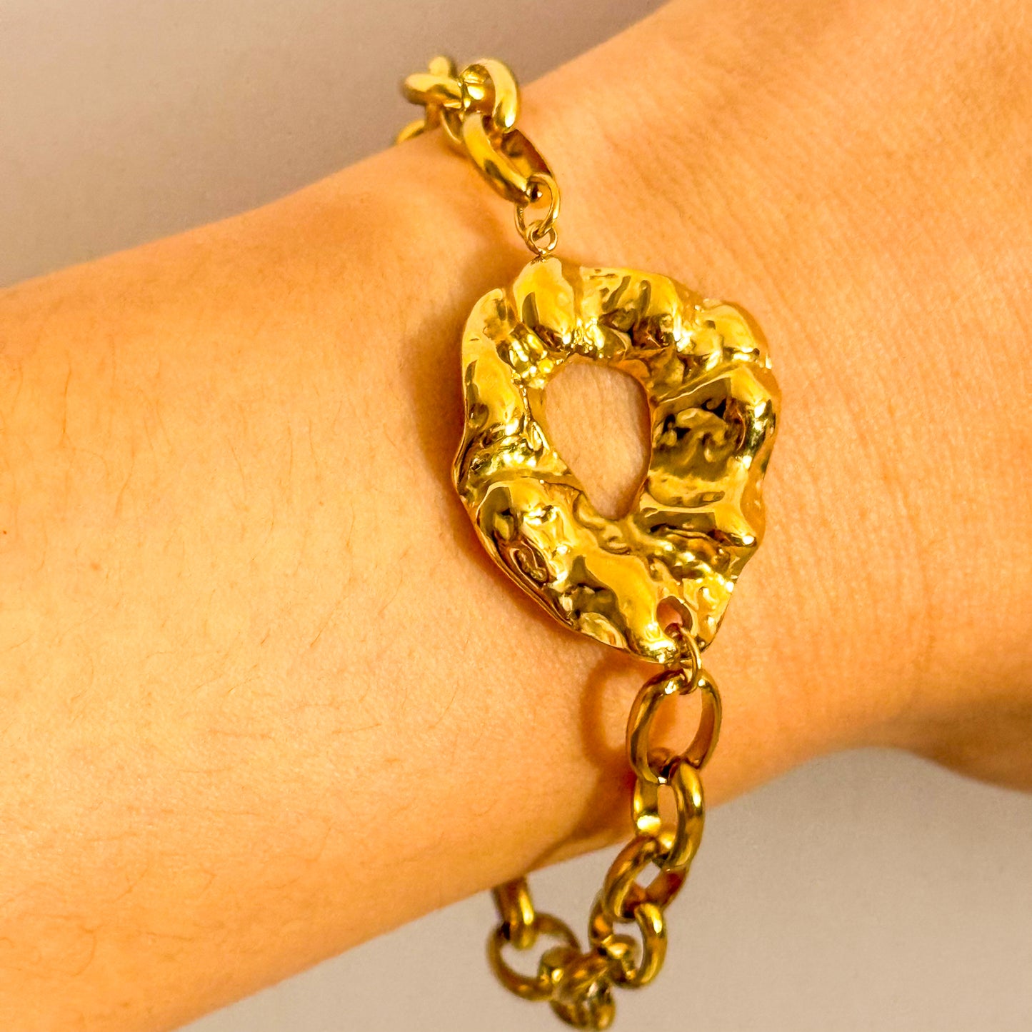 Pulsera Esencia Dorada  （ Cadena con Pieza Orgánica Central）