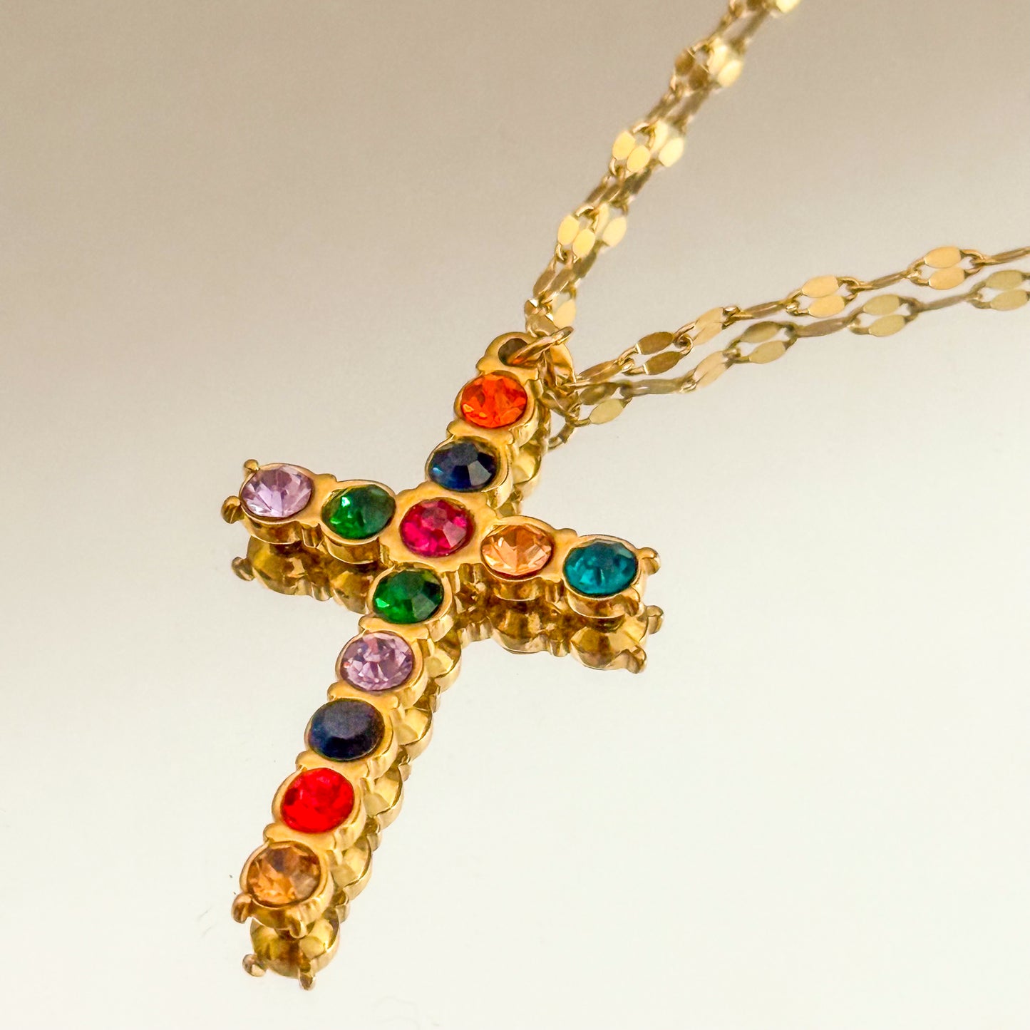 Collar Armonía  （Cruz Multicolor Dorada）