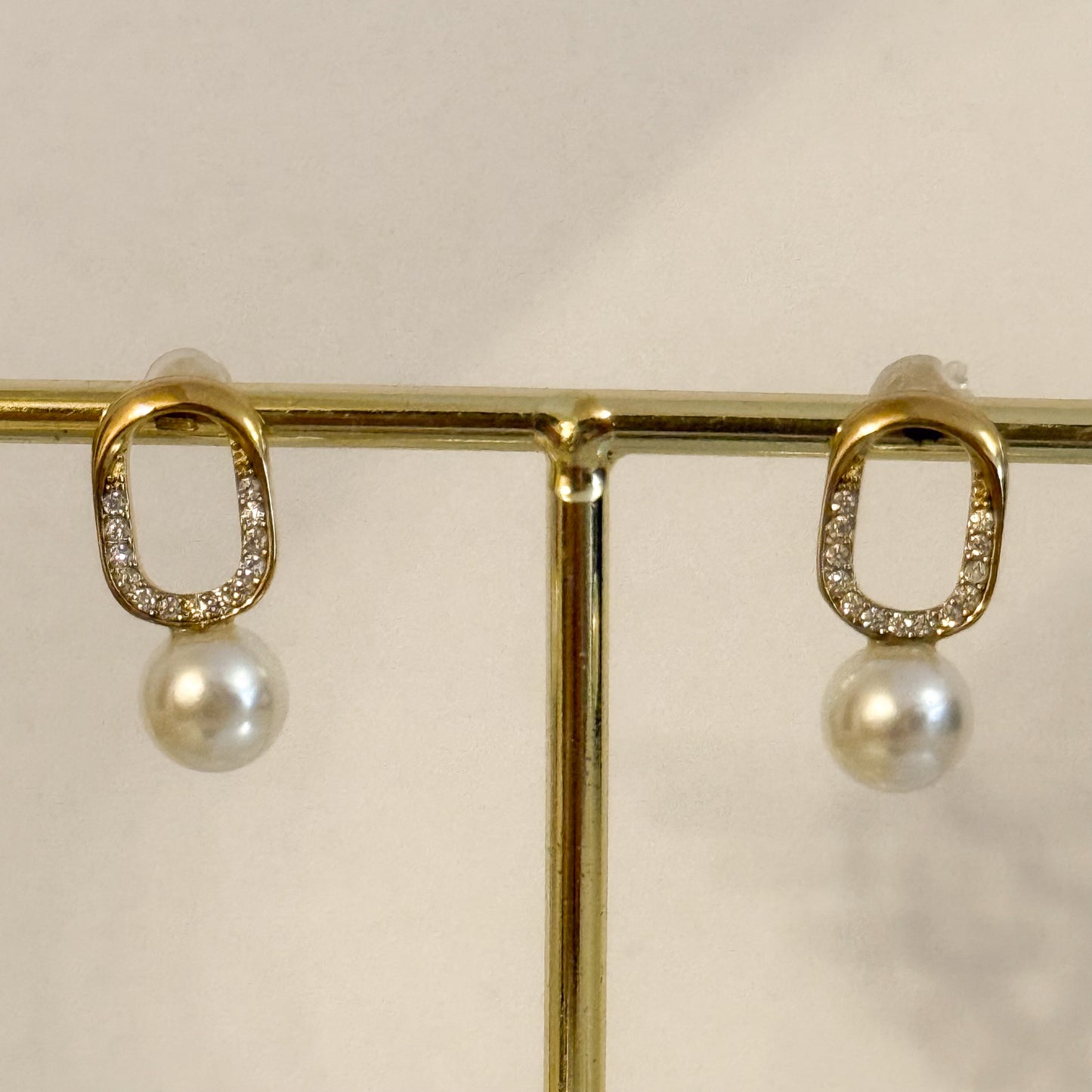 Pendientes Luz Serena  （ Óvalo Blanco con Circonitas）