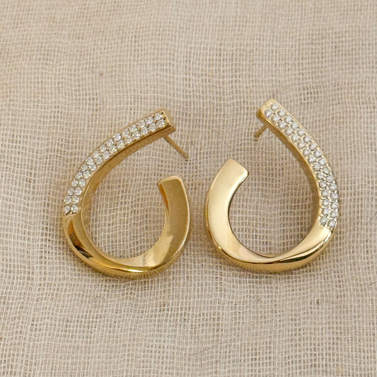 Pendientes Arco Luz  （Pendientes Curvos Dorados con Detalles Brillantes）