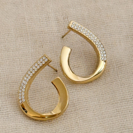 Pendientes Arco Luz  （Pendientes Curvos Dorados con Detalles Brillantes）