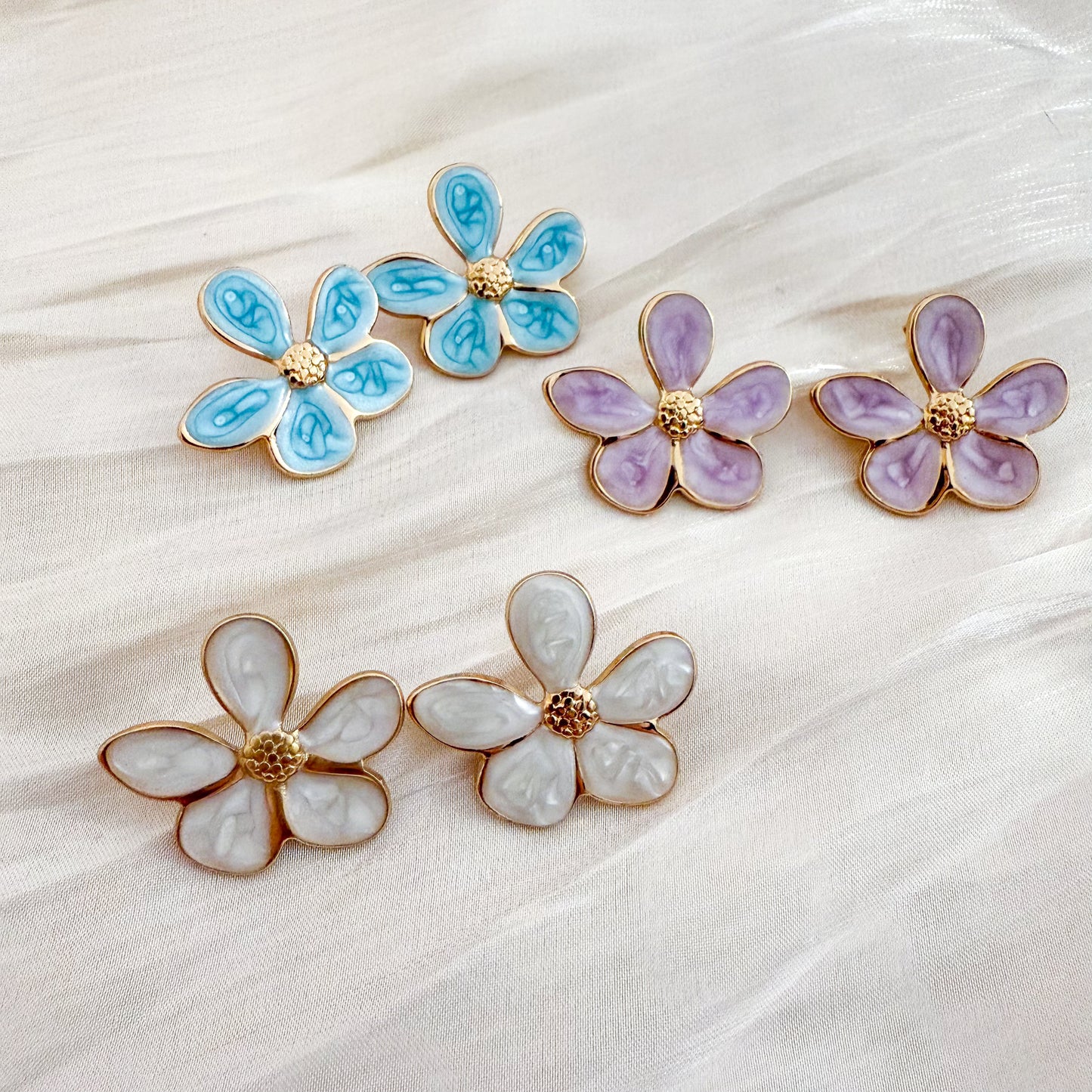 Pendientes Flor Cielo  3 Colores（Flor Esmaltada Azul Serena）