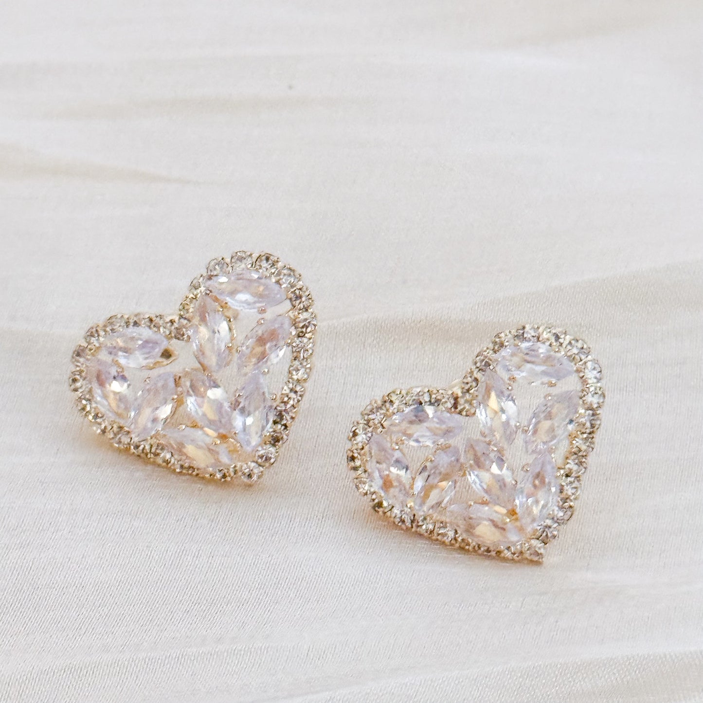 Pendientes Corazón Brillo  （Corazón Cristalado Luminoso）