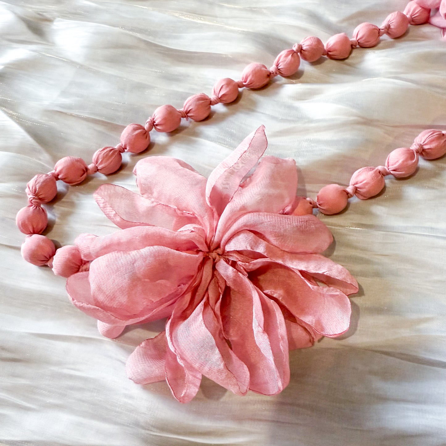 Collar Rosa de Seda （Flor）