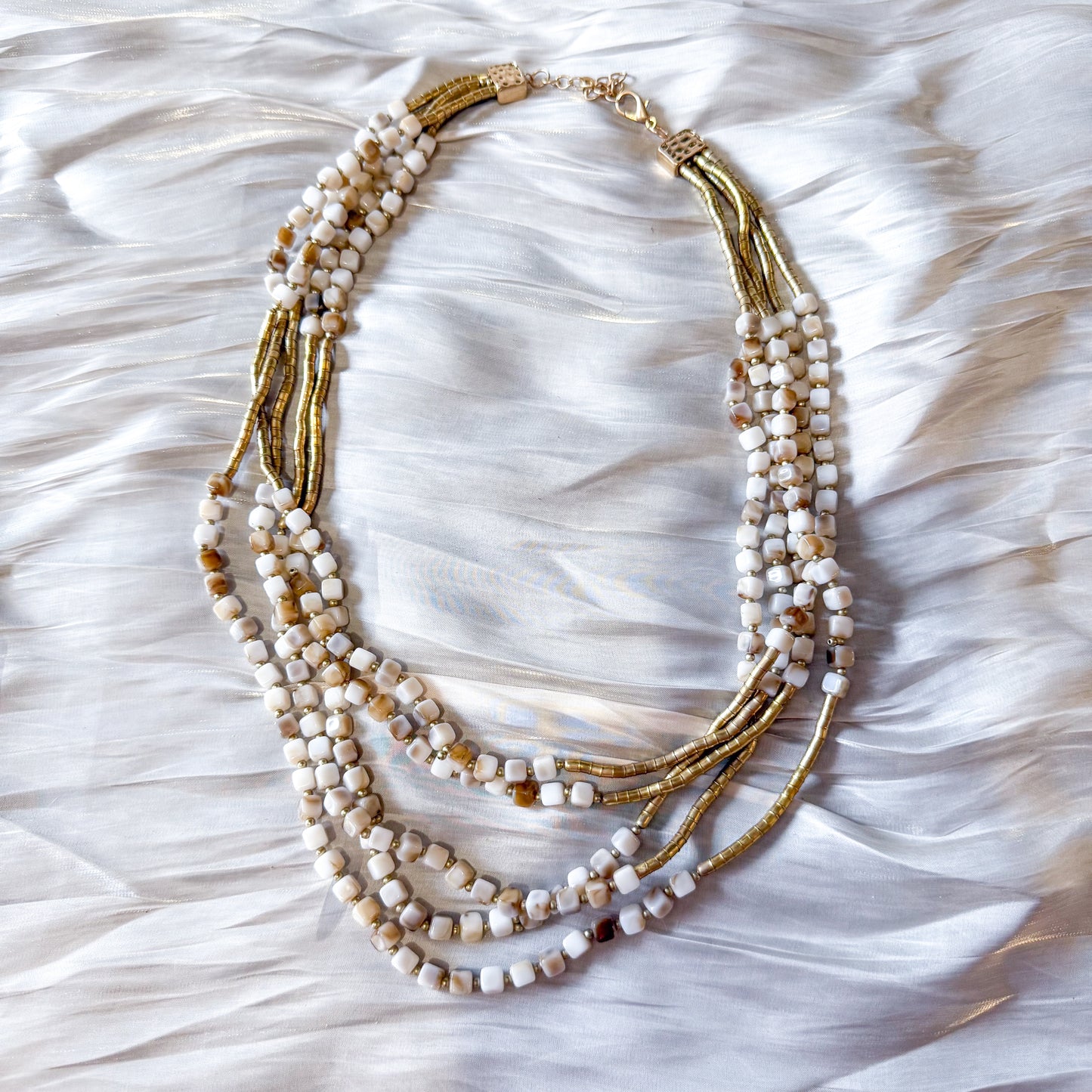 Collar Luz de Arena（Dos colores cuentas）