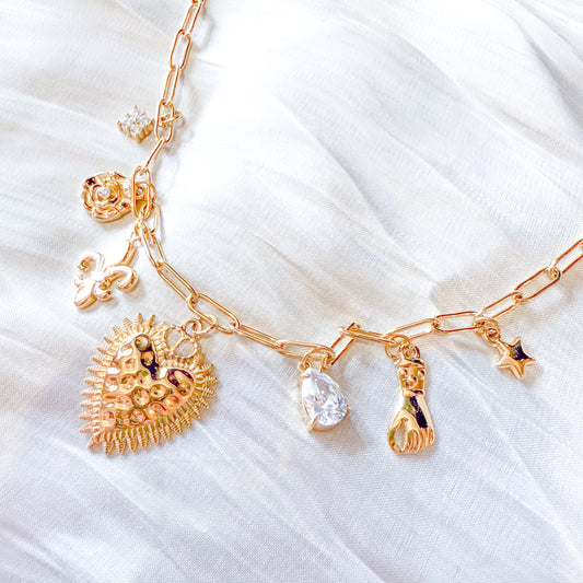 Collar Corazon Amuleto Dorado (charms）