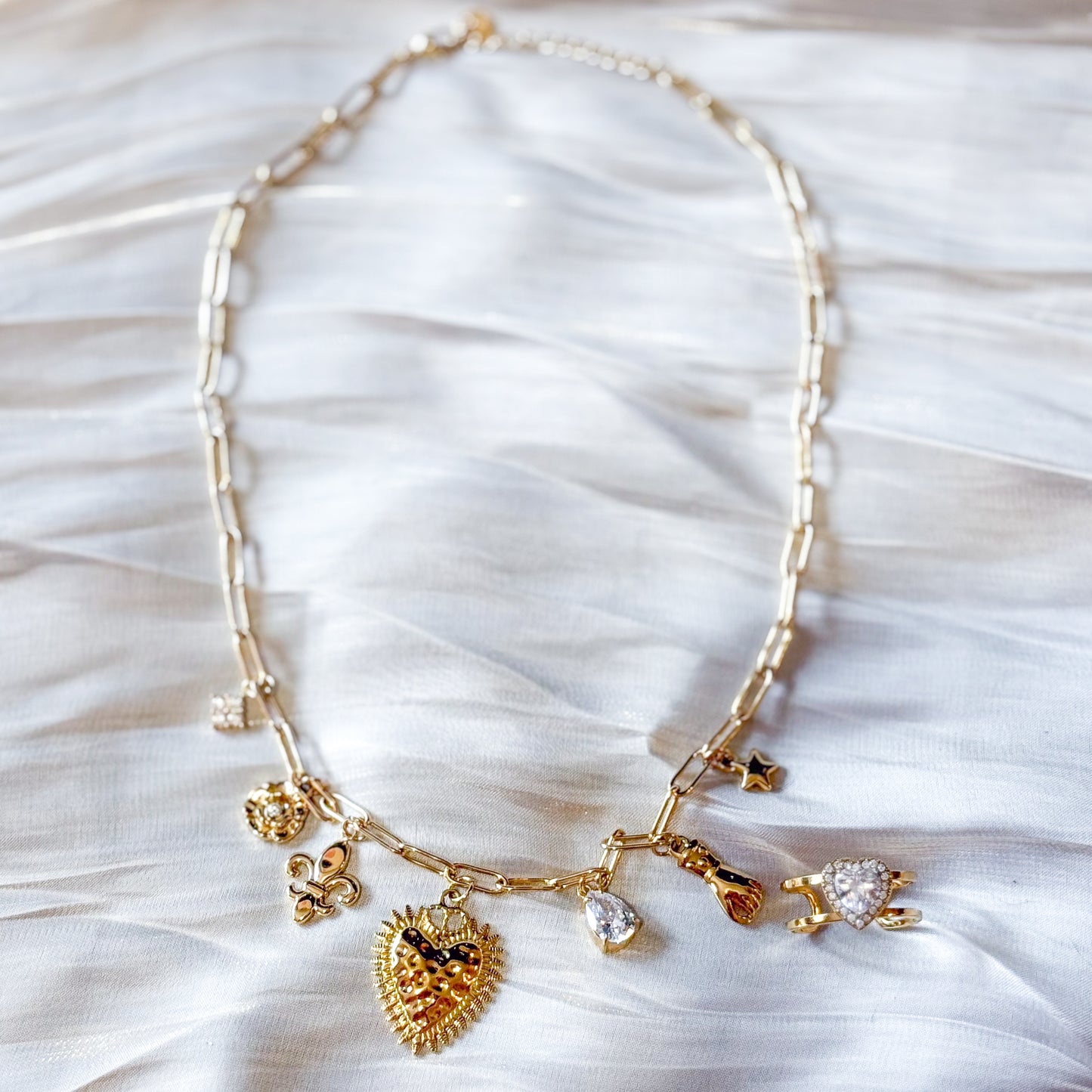 Collar Corazon Amuleto Dorado (charms）