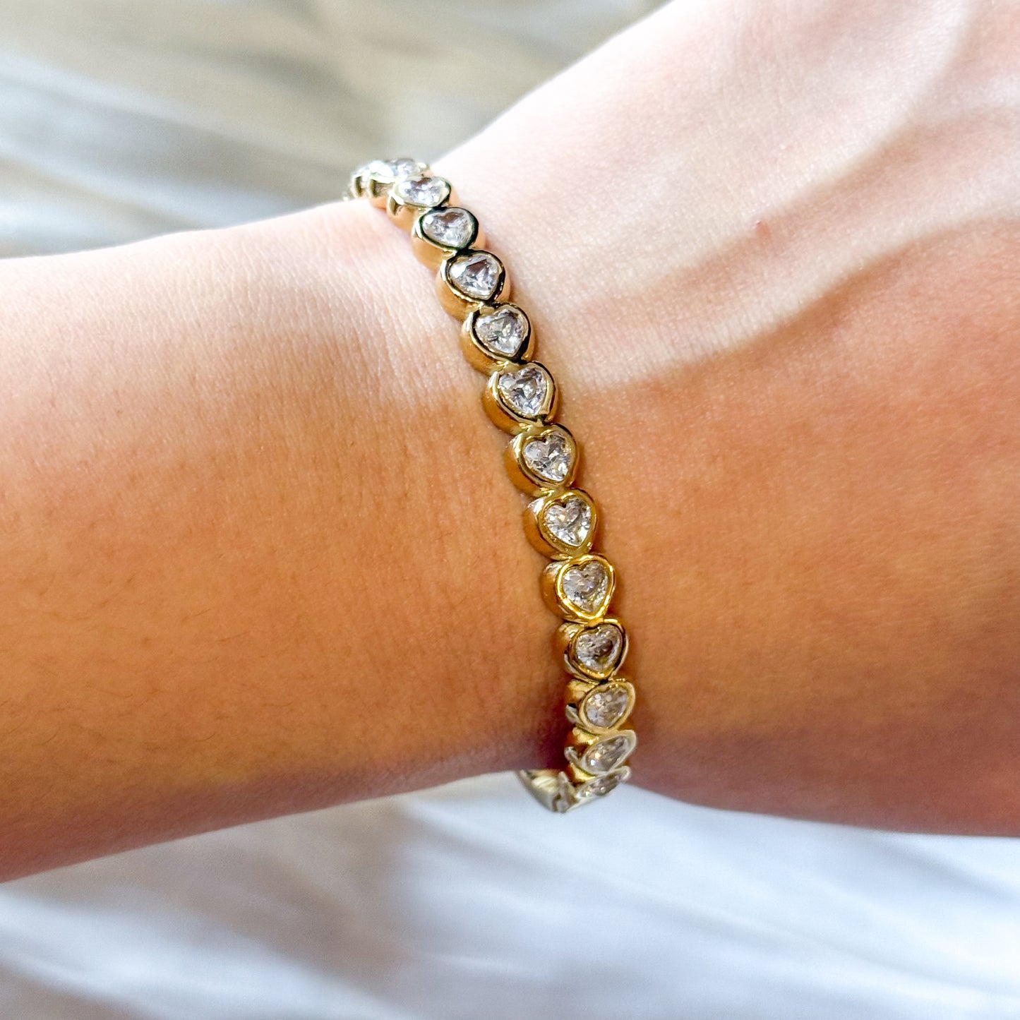 Pulsera Rígida Amour (CORAZONES)