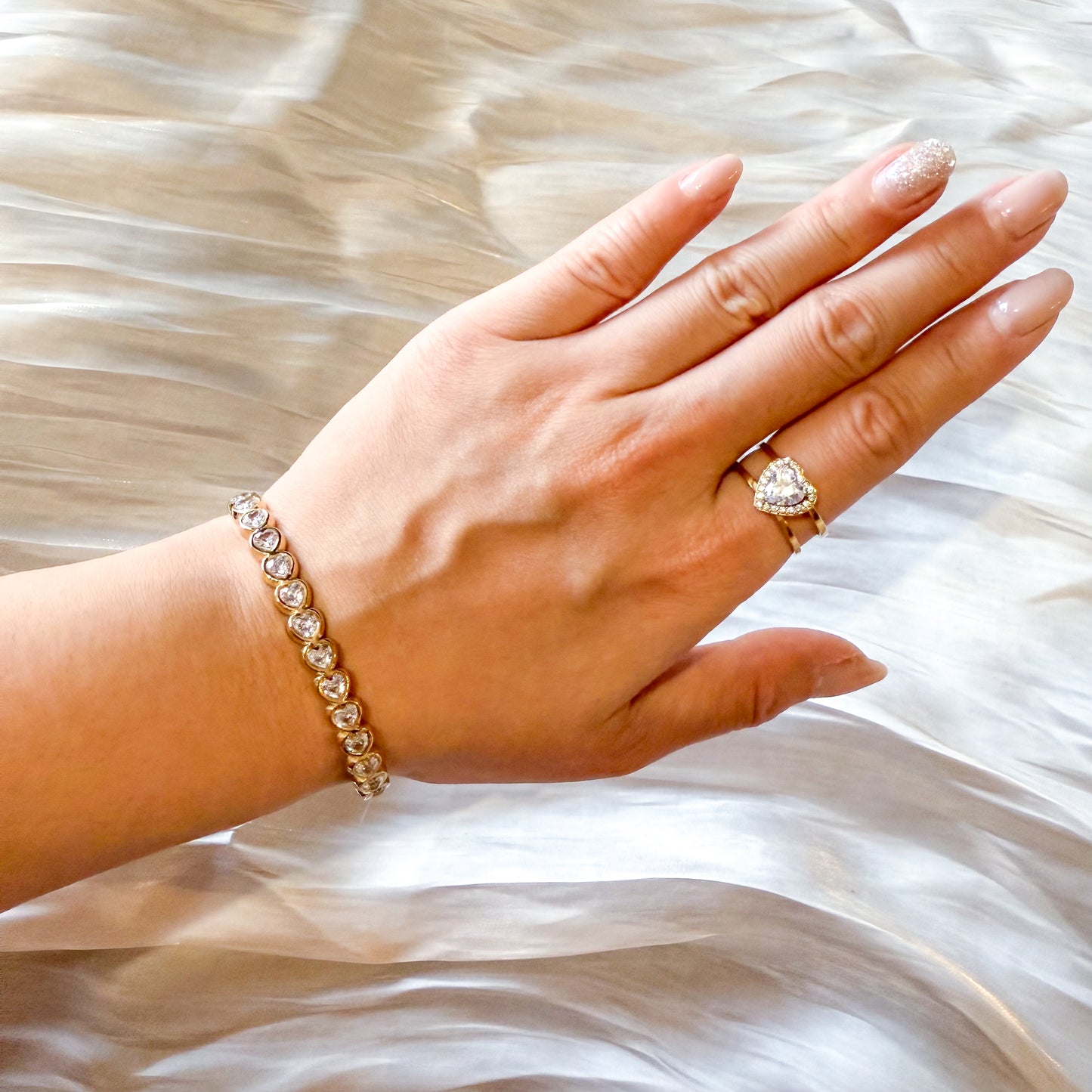 Pulsera Rígida Amour (CORAZONES)