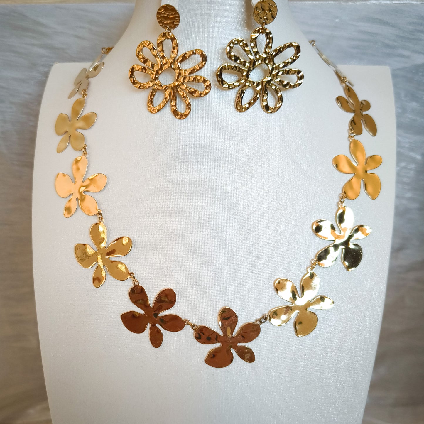 Collar Monaco Flor Dorado