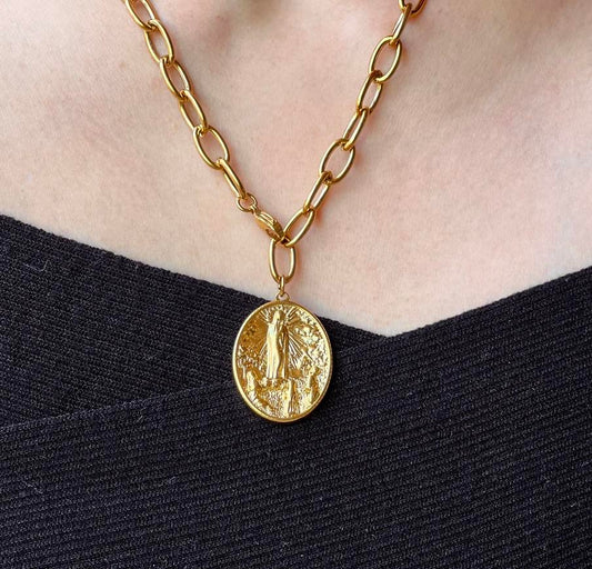 Collar grueso con medalla del Sagrado Jesús