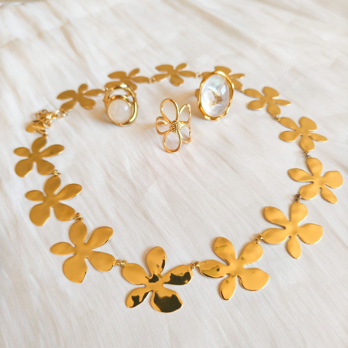 Collar Monaco Flor Dorado