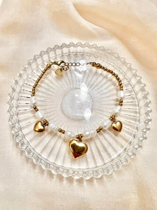Pulsera de perlas naturales de tres corazones