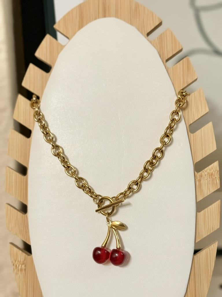 Collar de cerezas