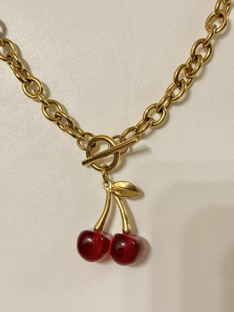 Collar de cerezas